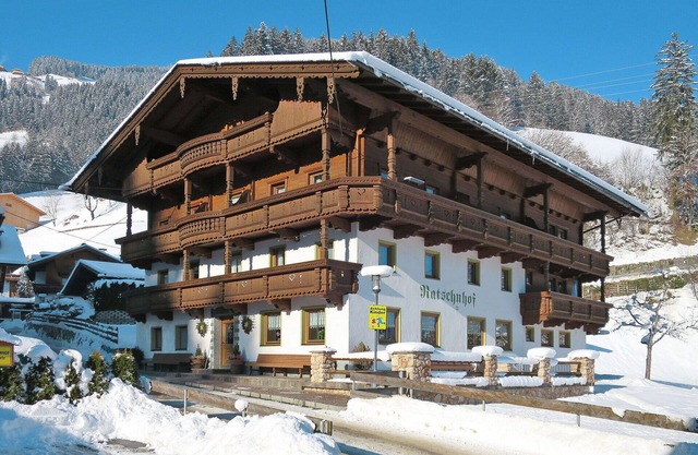 Lovely apartment for 24 people with WIFI, TV and balcony