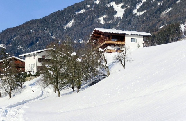 Lovely apartment for 5 people with WIFI, TV, balcony and parking