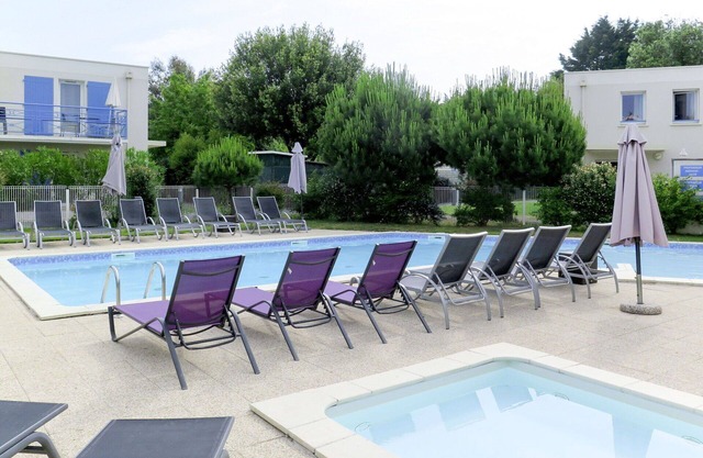 Lovely apartment for 8 guests with WIFI, pool, hot tub, TV, terrace and pets allowed