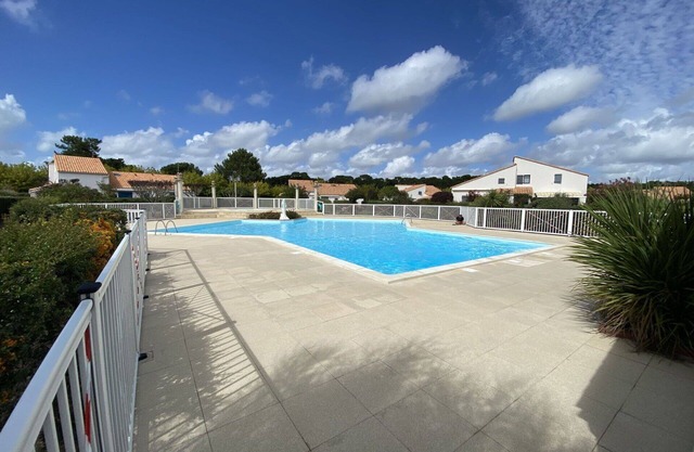 Lovely apartment for 4 guests with WIFI, pool, TV, terrace and pets allowed