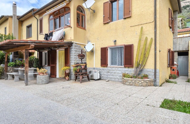 Lovely apartment for 6 people with A/C, WIFI, TV, terrace, pets allowed and parking