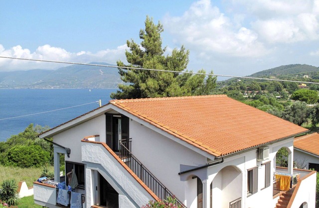 Lovely apartment for 4 guests with WIFI, TV, patio and parking