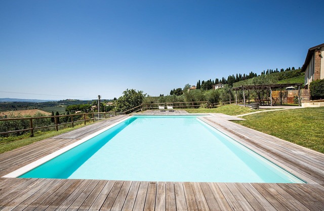 Lovely apartment for 4 people with A/C, pool, WIFI and TV, close to San Gimignano