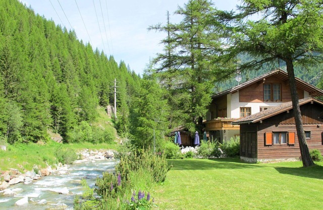 Lovely apartment in villa for 6 guests with WIFI, TV, patio and pets allowed