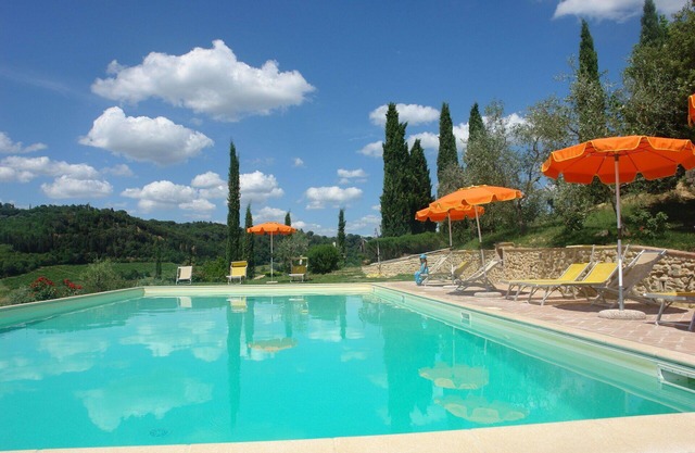 Lovely apartment in villa with WIFI, pool, TV, patio and panoramic view, close to San Gimignano