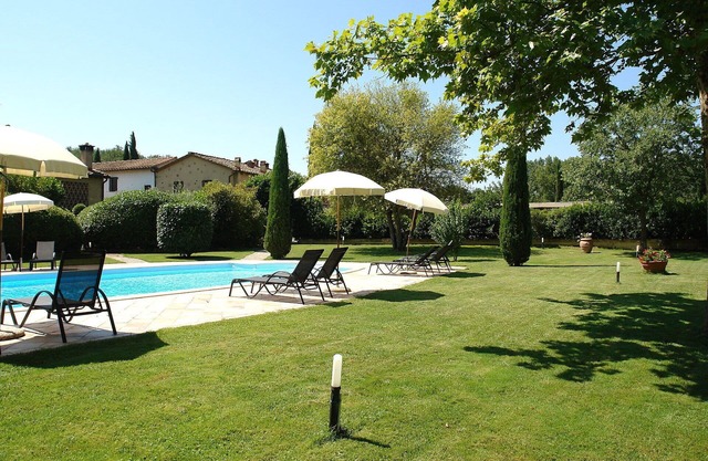 Lovely apartment in villa with WIFI, pool, TV, terrace and pets allowed, close to San Gimignano
