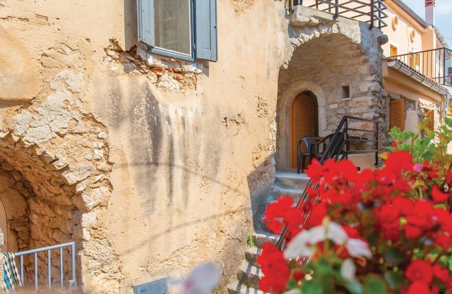 Lovely apartment in Omisalj