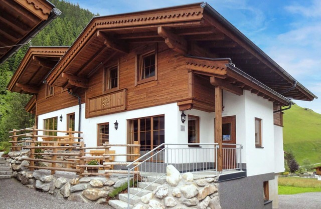 Lovely apartment in villa for 9 guests with WIFI, TV and terrace