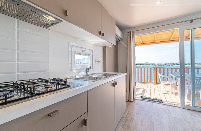 Lovely apartment in villa for 6 guests with pool, A/C, WIFI, TV and terrace