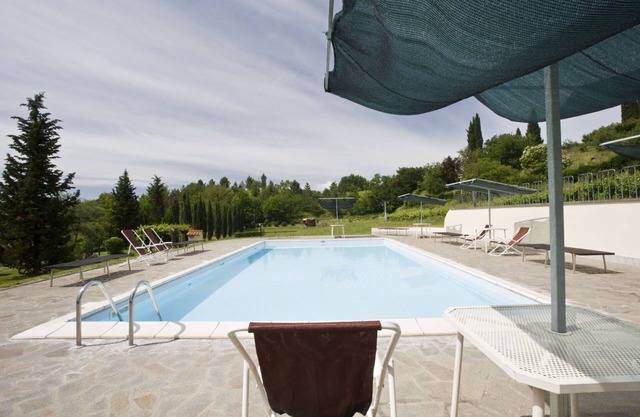 Lovely apartment in villa for 4 people with pool, WIFI, patio, pets allowed and parking
