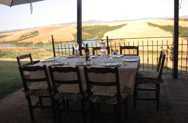 Lovely apartment in villa for 4 guests with WIFI, pool