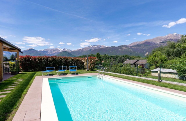 Lovely apartment in villa for 6 guests with WIFI, pool, TV and terrace