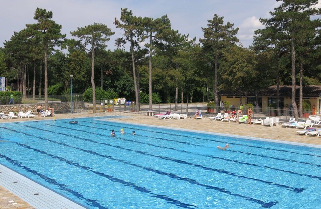 Lovely apartment in villa for 4 people with A/C, pool, WIFI, TV, terrace and parking