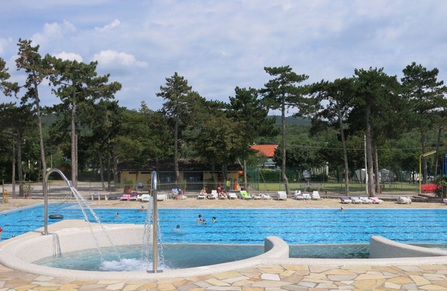 Lovely apartment in villa for 6 people with A/C, WIFI, pool and TV