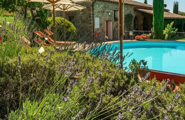 Lovely apartment in villa with pool, A/C, WIFI, patio, pets allowed, panoramic view and parking