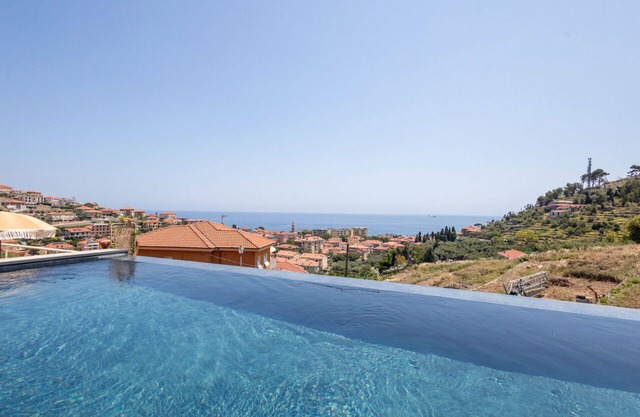 Lovely apartment for 4 guests with A/C, pool, WIFI, TV and patio