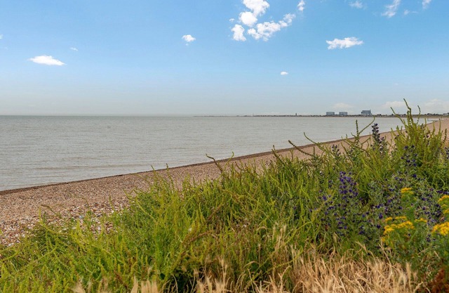 Lovely apartment opposite Littlestone beach.