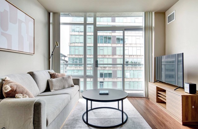 Lovely Bellevue 2BR w/Gym, W/D & Roof Deck, near Downtown, by Blueground