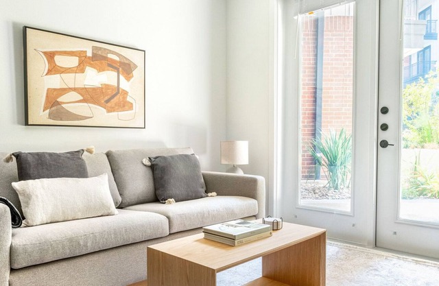 Lovely Central Austin 1BR w/ Pool, Gym & W/D, nr U. Texas, by Blueground