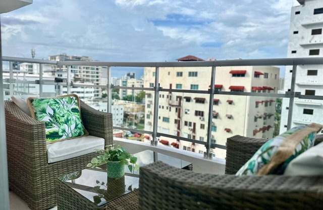 Lovely, Centric 1BR Apt, Pool