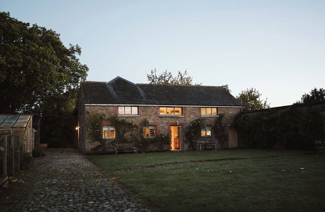 Lovely countryside cottage with river access and mountain views