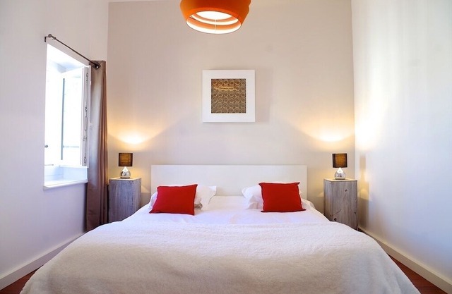 Lovely duplex in old building, renovated