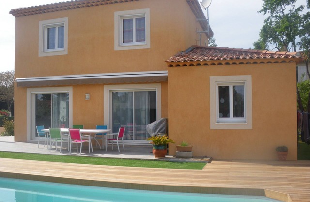 Lovely family home with pool between sea and hills in Provence