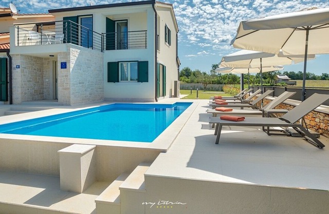 Lovely family villa with private pool near Porec