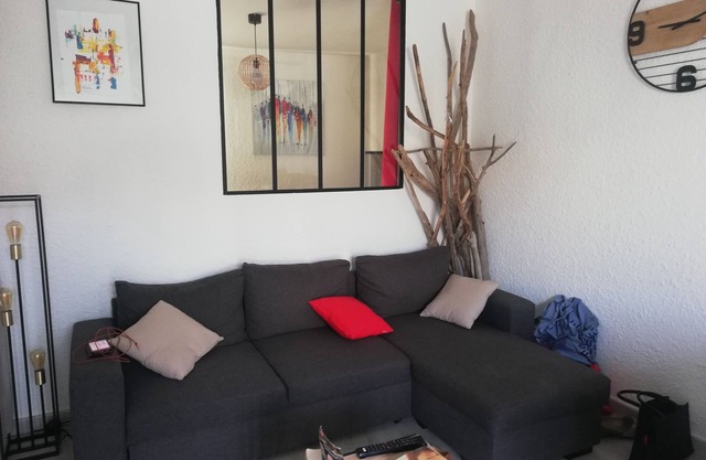 Lovely new apartment 10 minutes walk from the beach!