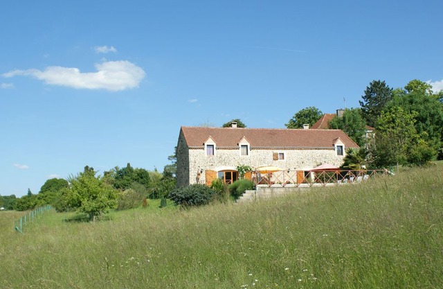 Lovely Holiday Home in Thédirac with Swimming Pool