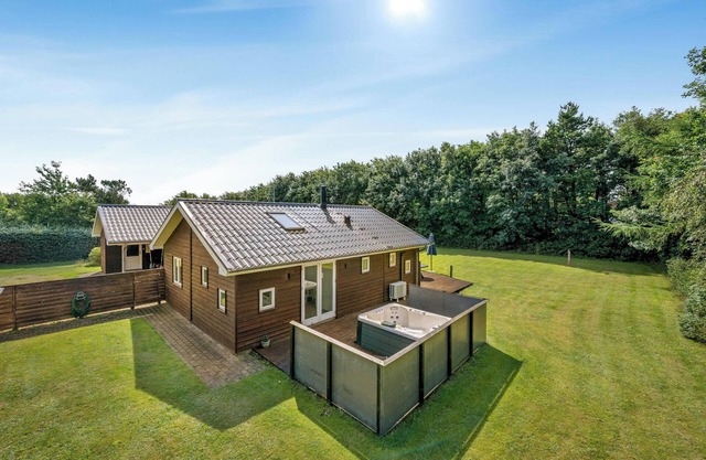 Lovely holiday home with large outdoor spa, indoor spa and sauna close to.