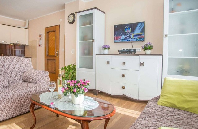 Lovely holiday house for 6 guests, in a quiet district close to the beach