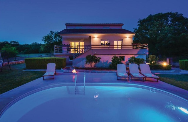 Lovely Home In Drnis With Wifi