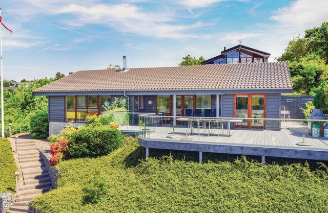 Lovely home in Ebeltoft with WiFi