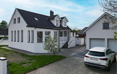 Lovely Home In Höganäs With Wifi