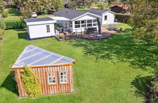 Lovely home in Karrebæksminde with WiFi
