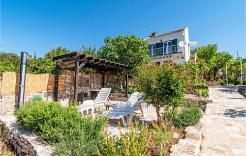 Lovely Home In Loviste With Kitchen