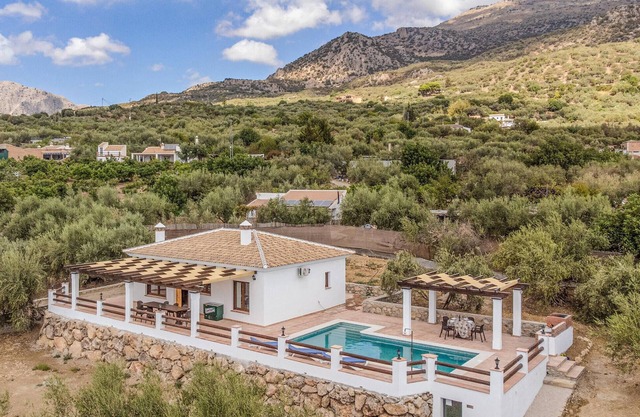 Lovely home in Periana