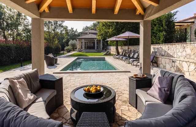 Lovely home in Tinjan