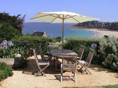 Lovely house close to beach with stunning sea views