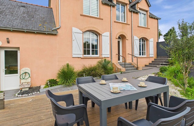 Lovely house with garden and terrace for 4