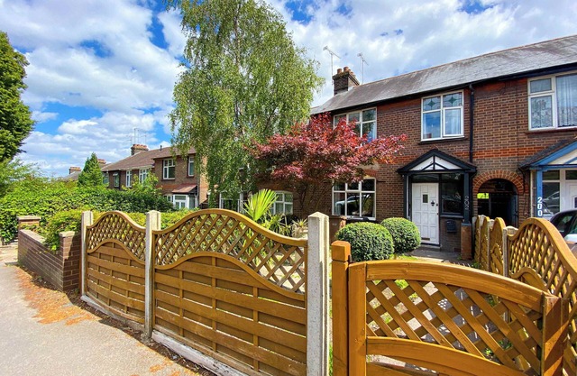 Lovely House with Garden in Luton