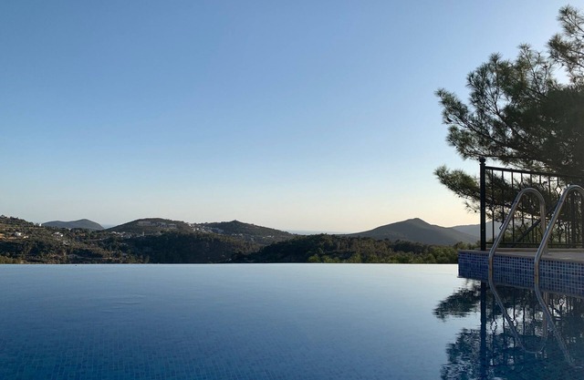 Lovely Infinity Pool 4km Kalkan Fab Views 4 Storeys Licence 07-6870 Sleeps 10