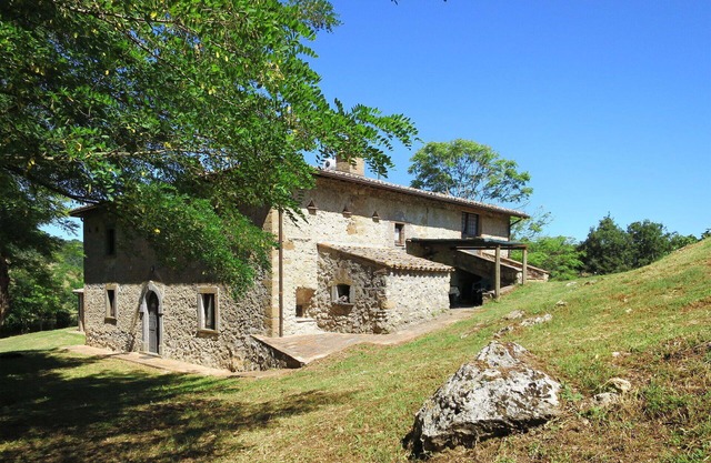 Lovely apartment in villa for 2 people with pool, WIFI and patio