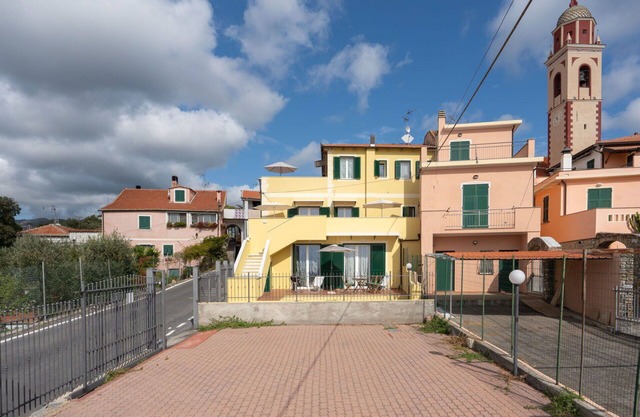 Lovely apartment for 5 people with WIFI, TV, balcony and pets allowed