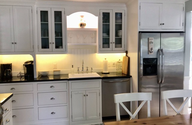 Lovely Narragansett Pier Vacation Home! Walk to local amenities & beach!