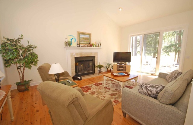 Lovely, Newer Home In Downtown Glen Arbor - 3B/2.5B!