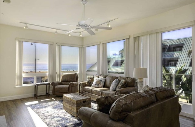 Lovely Ocean Front Condo