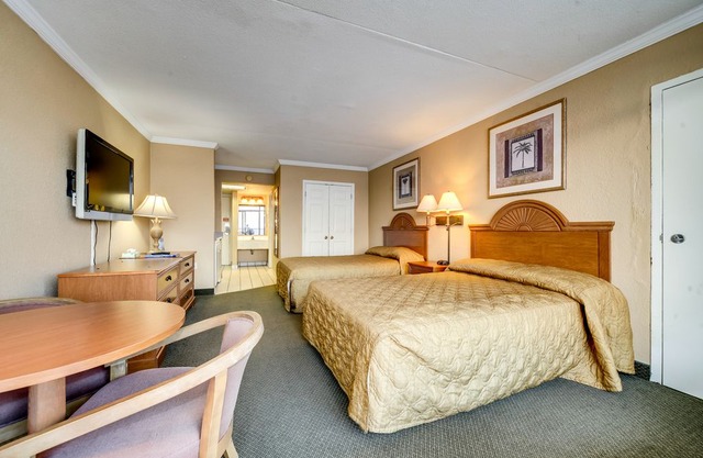 Lovely Oceanfront Studio At Sand Dunes Resort-Sleeps 4
