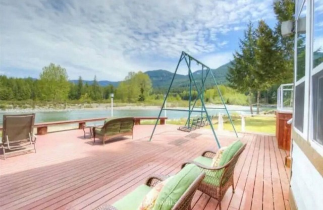 LOVELY RIVER HOUSE - Packwood, Washington